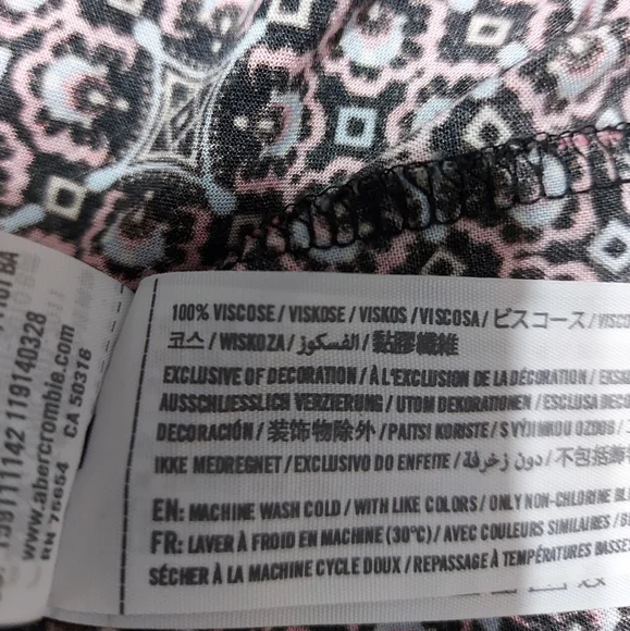 Abercrombie & Fitch size medium - Picture 2 of 6